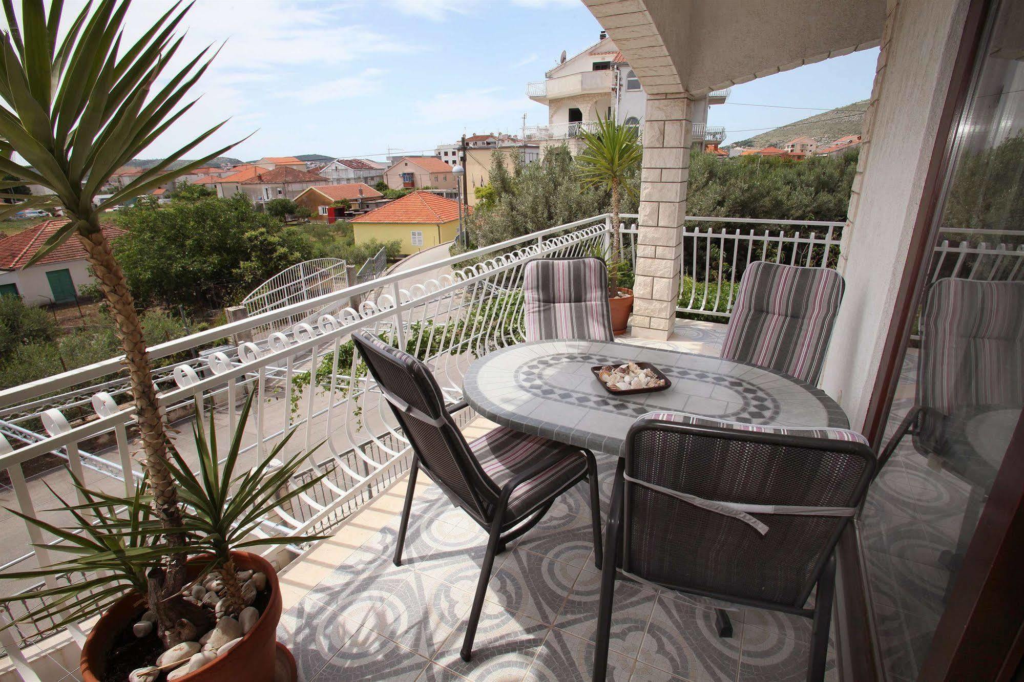 Apartments Hrabar Trogir Exterior foto