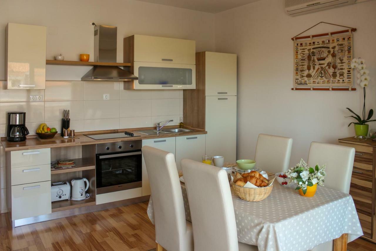 Apartments Hrabar Trogir Exterior foto